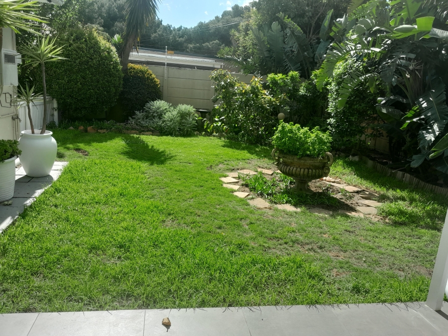 To Let 1 Bedroom Property for Rent in Pinelands Western Cape